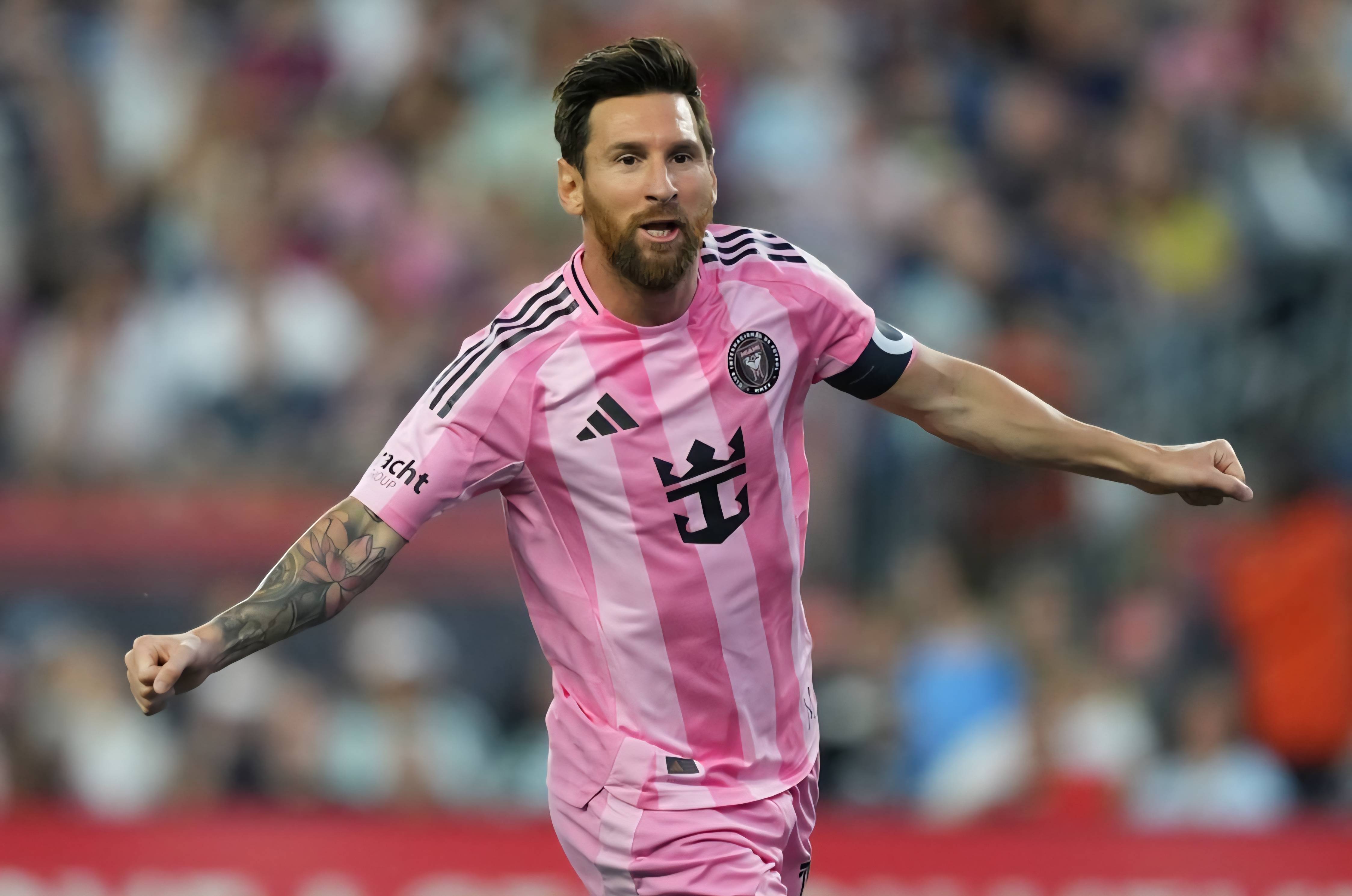 包含梅西回归赛场，问鼎冠军首场状态亮眼，美国队观众沸腾！的词条