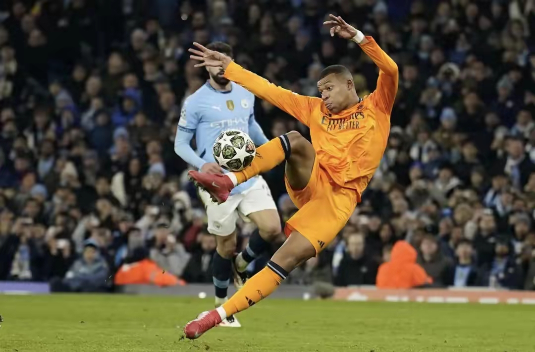 哈兰德爆冷击败巴黎圣日耳曼，惊险取胜引爆全场！的简单介绍